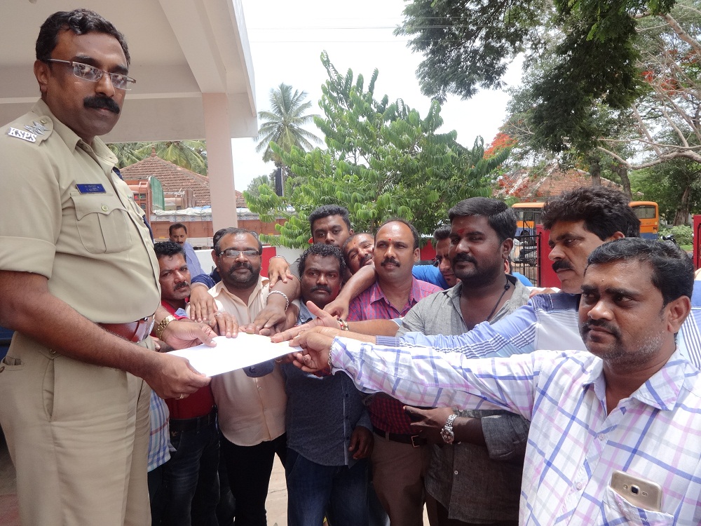 ಪೊಲೀಸರ ಬೇಡಿಕೆಗಳ ಈಡೇರಿಕೆಗೆ ಒತ್ತಾಯಿಸಿ ಮನವಿ